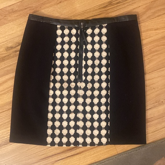 H&M Black and White Mini Embellished Pencil Skirt - Picture 3 of 4